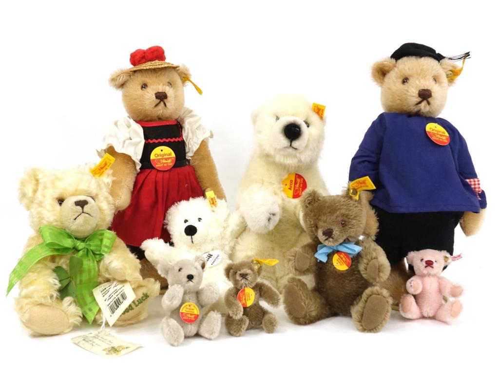 Steiff Small Teddy Bear Lot (9): Steiff Small Teddy Bear Lot with 9 different bears. Includes Steiff Arco Polar Bear (#062872), Steiff Good Luck Bear (#028120), Steiff Black Forest Bear (#0283/28), Steiff Farmer Bear (#0284/28), Stei
