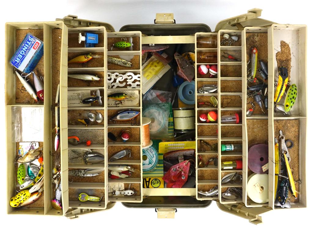 Large Fishing Tackle Box (With Lures): Large Fishing Tackle Box (With Lures!). Includes 30+ fishing lures and some spare fishing lines as well.
