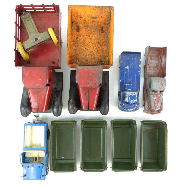 Pressed Steel Truck Lot: 5 trucks, 4 nester bins.