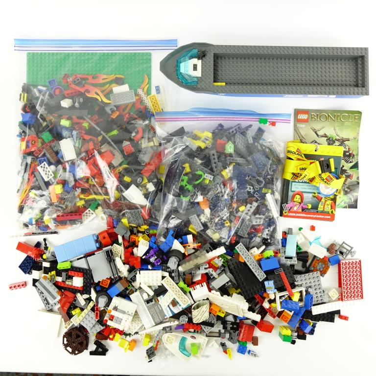 Assorted Lego Pieces: 8.5 lb total. Disclaimer: May include a few toy pieces that are not genuine Lego, please consult photographs.
