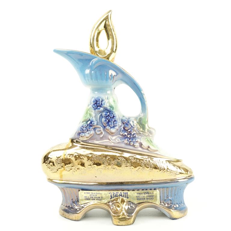 1977 Beam Decanter: *** IF YOU MAY NEED SHIPPING YOU MUST SPEAK WITH IAN BEFORE BIDDING ON BOTTLES 847-625-0555 ***1977 Beam Decanter: 80 proof, 750ml and sealed.