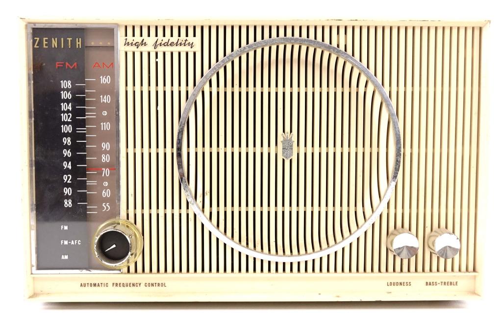 Zenith High Fidelity AM / FM Radio: S-53555.