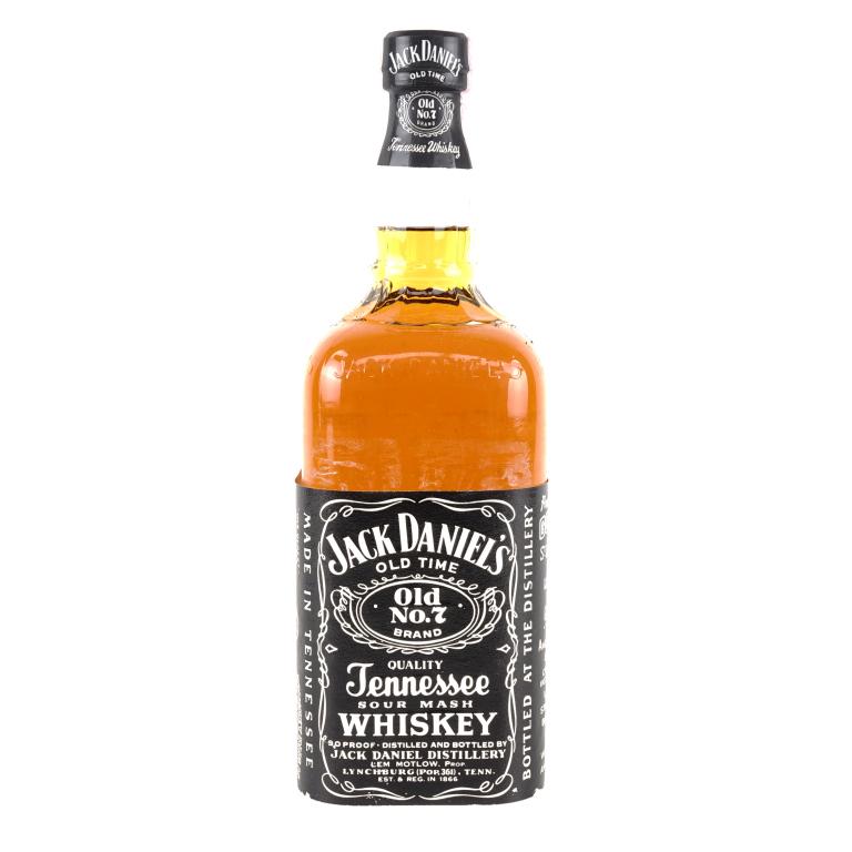 1986 Jack Daniel's Whiskey: ***IF YOU MAY NEED SHIPPING YOU MUST SPEAK WITH IAN BEFORE BIDDING ON BOTTLES. 847-625-0555.*** 1986 Jack Daniel's Whiskey: 750ml and sealed. Loose label. With box.