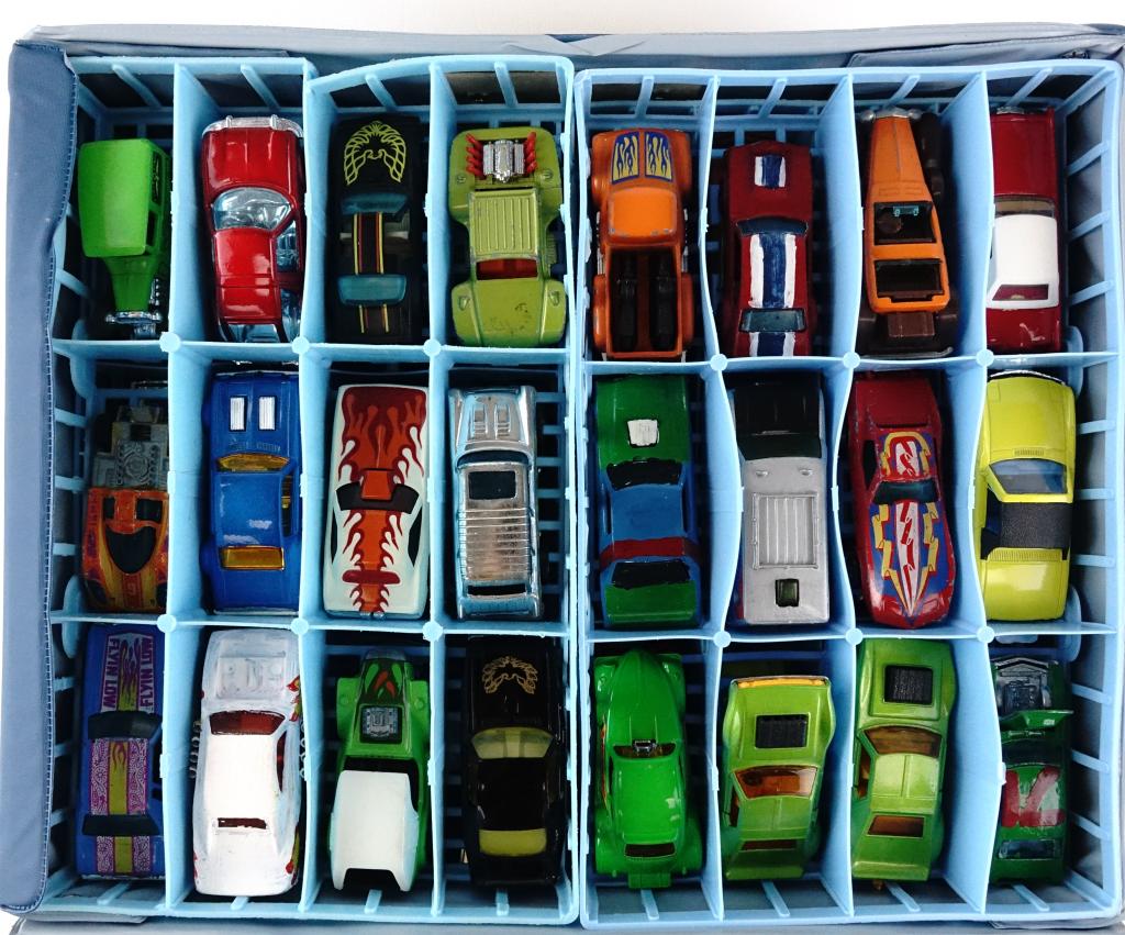 Die Cast Cars w/ Matchbox Case: Matchbox carrying case (blue). Holds up to 48 cars. Good condition. Minimal paint chipping observed. Some cares appear to be painted over, does not appear that any parts are missing.
