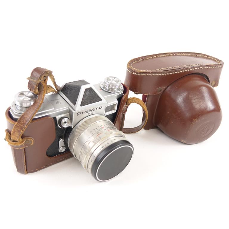 Praktina FX Camera, Zeiss Biotar Lens & Case: NR. 4545294. Carl Zeiss Jena Biotar 58mm f2 lens. Made in Germany.