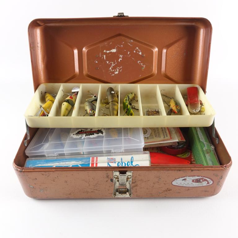 Tackle Box & Lures (13+): Eppinger Dardevle (#516) in box Rebel The Amazing Minnow (F-401 silver 7" 1 oz) Rapala Floating (#135) Uppoava Countdown (CD-11G) Rapala Uppoava Sinking (CD-13G)