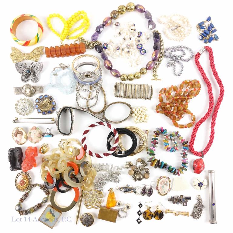 Fashion Jewelry - Assorted Jewelry: Costume jewelry. Bracelets, brooches, necklaces, earrings and more.