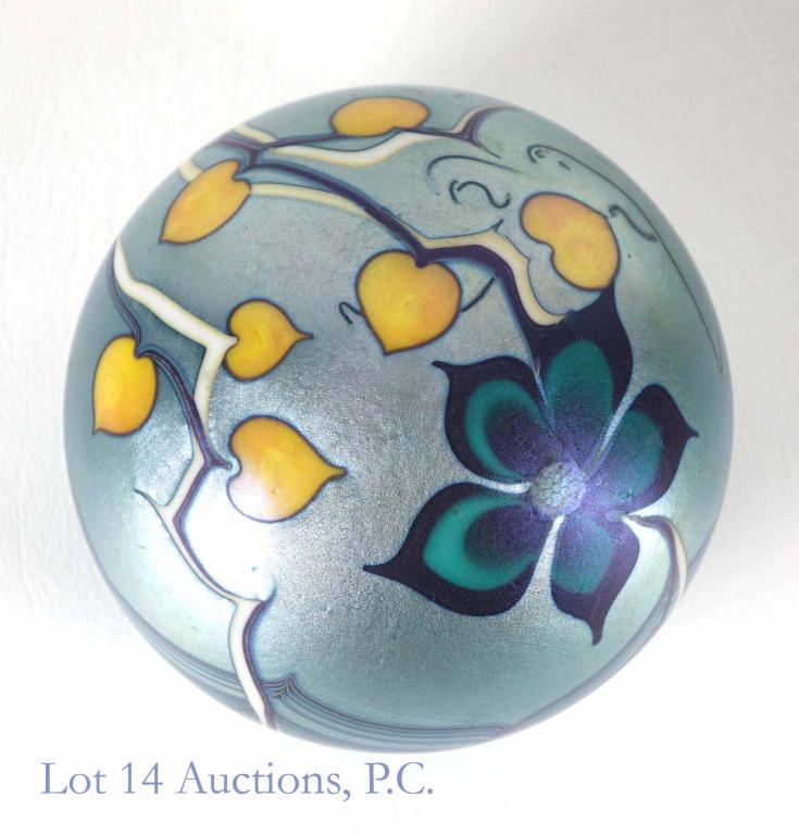 Orient & Flume (1978) Art Glass Paperweight: Orient & Flume (O&F) art glass paperweight. On bottom is inscribed: "O&F 1978". 1 pound, 4.3 ounces. Some scratches on bottom.