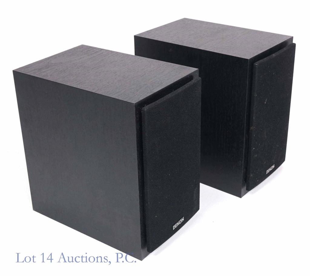 Denon SC-M39 Speakers (2): Pair of Denon SC-M39 Speakers. In good condition and untested.