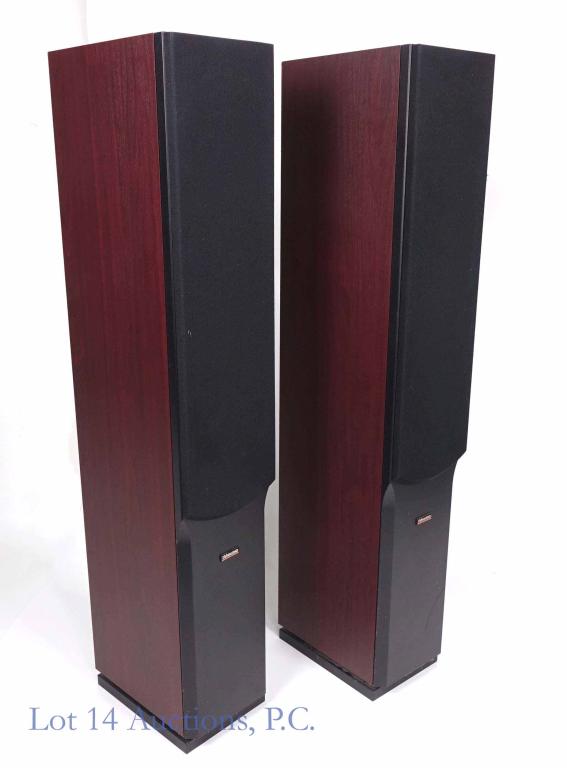 Dynaudio Audience 122 Speakers (2) Local/3rd Party Ship: Pair of Dynaudio Audience 122 Floor standing Speakers. Each speaker has a small dent in one of the bubbles, still in great condition. Some small chips on the wood (corners) and untested. LOCAL PICK UP