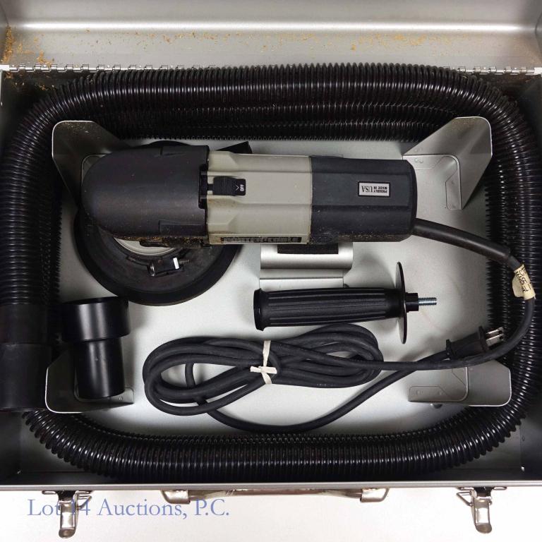 Porter Cable Corded Orbital Grinder Kit: Porter Cable kit. Orbital grinder corded with dust collector kit.