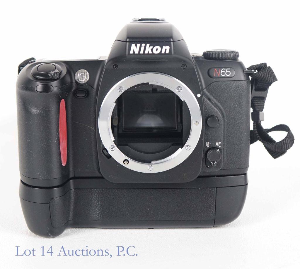 Nikon N65 35mm Camera: Nikon N65 35mm Camera, with manual.
