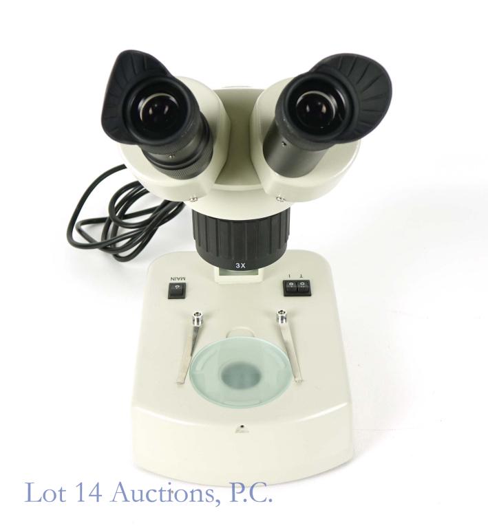 National Optical 10-30x Dual Light Stereoscope: National Optical 10 - 30x dual light binocular stereoscope. Each light source (above stage and below stage) can be used independently or in tandem (and both work!). 10x eyepieces with objective adjust