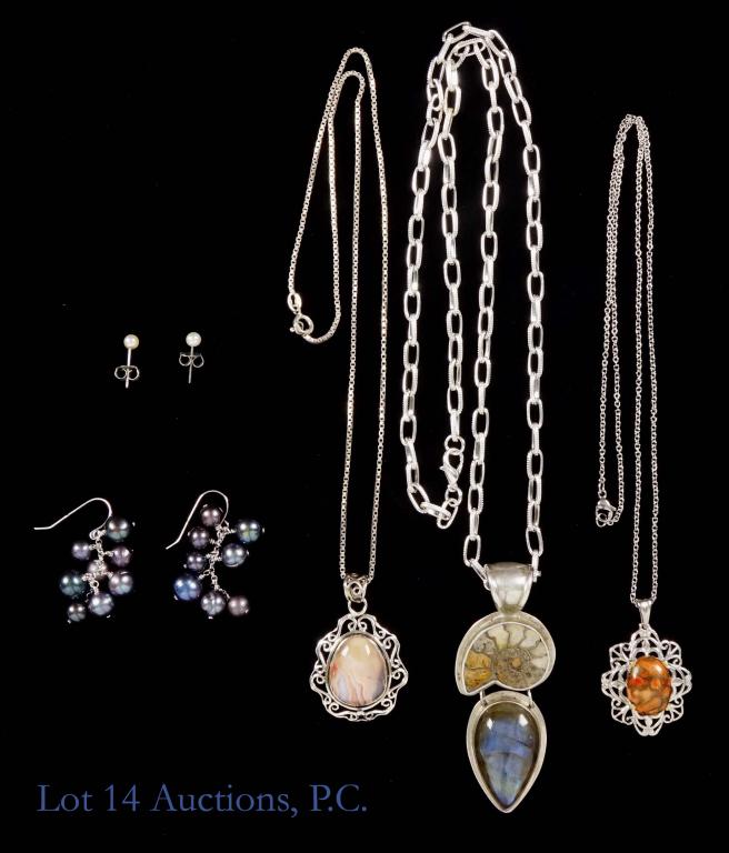 Sterling Silver Necklaces (3) and Pearl Earrings: 3 Sterling silver (925 marking) statement necklaces with large unidentified natural gemstones. 1 necklace includes a fossil. Earrings feature a group of Tahitian purple pearls. Total weight: 64gr.