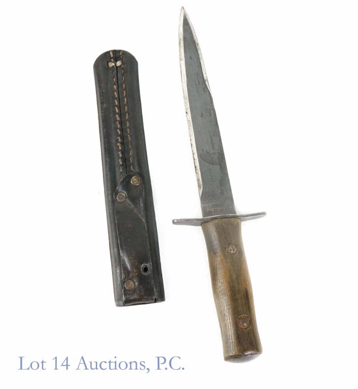 WWII Italian Fascist Youth Dagger Knife: WII Italian Fascist Youth Dagger knife. Wood handle with leather sheath. 6 3/4 inch blade marked operabaililla.