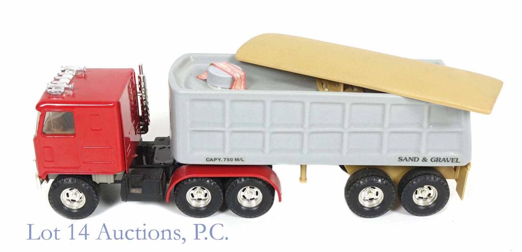 1992 Jim Beam Bourbon Sand & Gravel Truck Decanter: *** IF YOU MAY NEED SHIPPING, PLEASE CALL US BEFORE BIDDING ON BOTTLES! 847-625-0555. *** 1992 Jim Beam bourbon. Proof unknown. 750 ml. Full & sealed. Sand & Gravel truck decanter (no box). Includes d