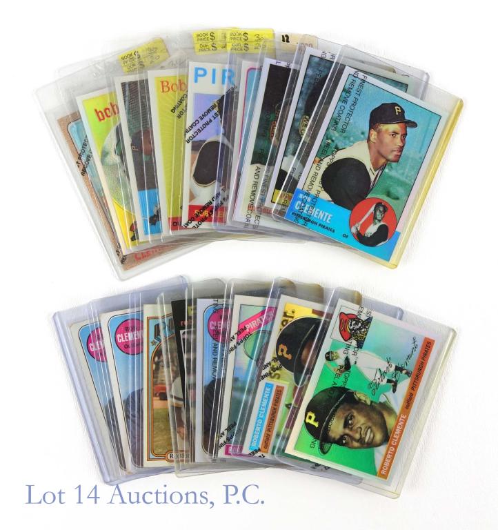 1969-1999 Topps Roberto Clemente Cards (17) (1 of 8)