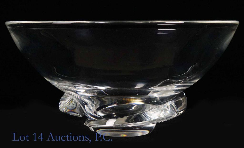 Steuben Crystal Spiral Footed Bowl: Steuben crystal spiral-footed bowl. Bottom is signed "Steuben". 7" across the top. Approximately 3.5" tall. No sign of chips or cracks.