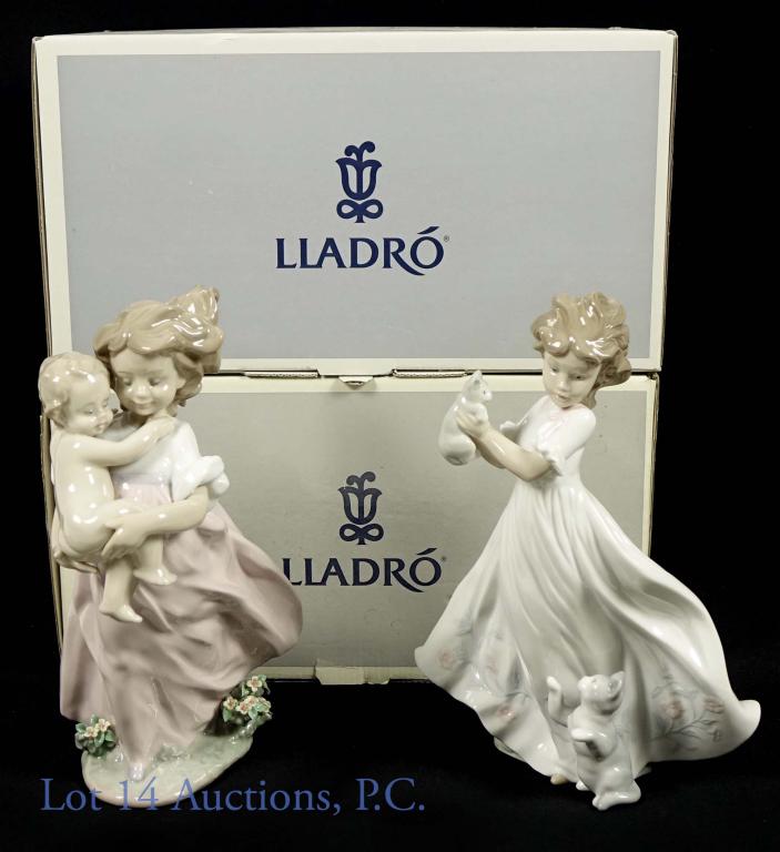 2 Lladros Playing Mom 6681, Kittens Gathering 6941: 2 Lladro sculptures. All in boxes. No damage observed by us, except as noted below. (1) Playing Mom (Caratonas - 6681). 2000 Event piece. Sculptor: Antonio Ramos, Year Issued: 2000, Year Retired: 2000