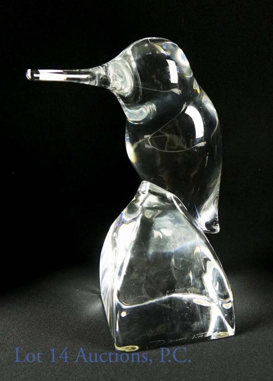 Daum Bird Crystal Sculpture Signed: Daum crystal sculpture depicts a bird, may be hummingbird or king fisher. Signed "Daum France". Measures 8x5.5" at widest part. No visible scratches.