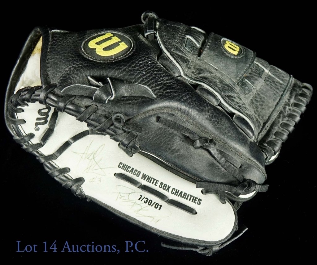Chicago White Sox Signed Wilson Glove (6) (No COA): Chicago White Sox Signed Wilson Glove (6 Autographs Total) (No COA). Includes Dave Nicholson, Harold Baines, Paul Konerko, Hawk Harrelson, Bill Pierce & Ray Durham. Although Baines is the only one her