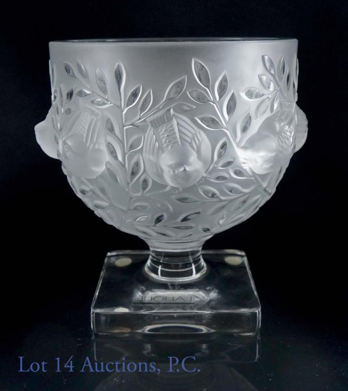 Lalique Elisabeth / Elizabeth Crystal Vase France: Lalique France signed and stickered Elizabeth / Elisabeth crystal vase. The vase is surrounded by robins poised on branches.. 5.3" tall, 4.7" outer top diameter. No chips, scratches or cracks observed