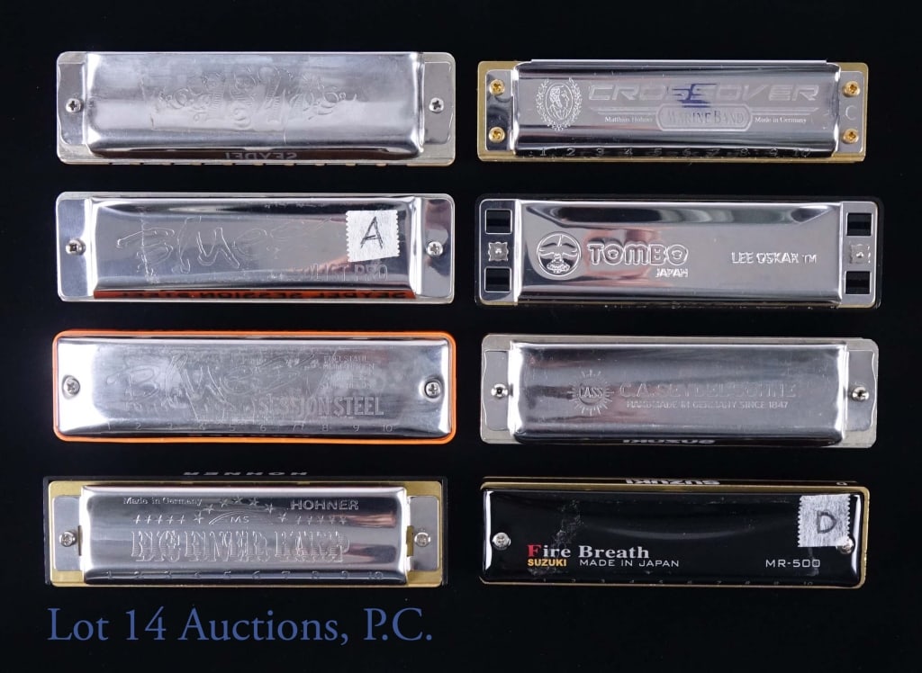 8 Harmonicas - Hohner, Seydel, Tombo...: Eight harmonicas. Lee Oskar harmonica by Tombo, Japan. M. Hohner Marine Band harmonica in case, Germany. Blues by C. A. Seydey Sohne (CASS) Soloist Pro, Germany. Blues by C. A. Seydey Sohne (CASS) Ses