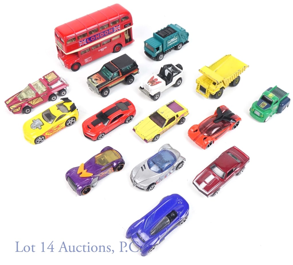 Hot Wheels, Matchbox, Welly, Diecast Cars (15): 15 diecast cars. Includes brands like Hot Wheels, Matchbox, Welly, Fast M.
