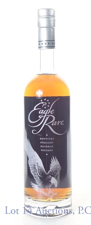 Eagle Rare 10 Year Bourbon: Eagle Rare Kentucky straight bourbon whiskey. 10 years. 90 proof. 70 cl (700 ml). Etch: L220730111:19B. Buffalo Trace Distillery.