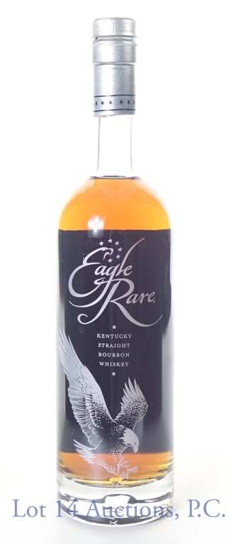 Eagle Rare 10 Year Bourbon: Eagle Rare Kentucky straight bourbon whiskey. 10 years. 90 proof. 70 cl (700 ml). Etch: L220730111:19B. Buffalo Trace Distillery.