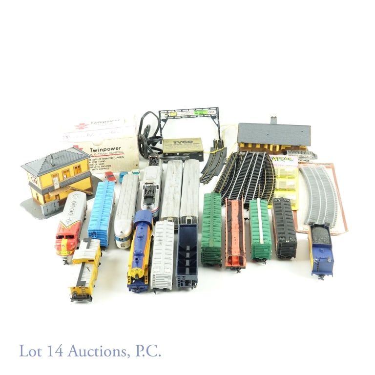 H.O. Scale Train Tracks Transformer Engines Cars: H.O. Scale train tracks, two transformers (one in box - Twinpower Model 202UL), station house, nine cars: Baby Ruth, Canada Dry, Hershey's, Jello and more; three engines: Amtrak, Santa Fe Chief, and C