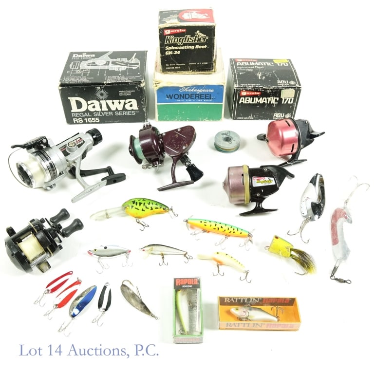 Fishing Reels (5) & Lures (25): 5 fishing reels: Shakespeare No. 2062NL spinning reel. Original (rougher condition) box. ****** Garcia Kingfisher GK-34 spincasting reel. Code No. 09610. Original (rougher condition) box and instructi
