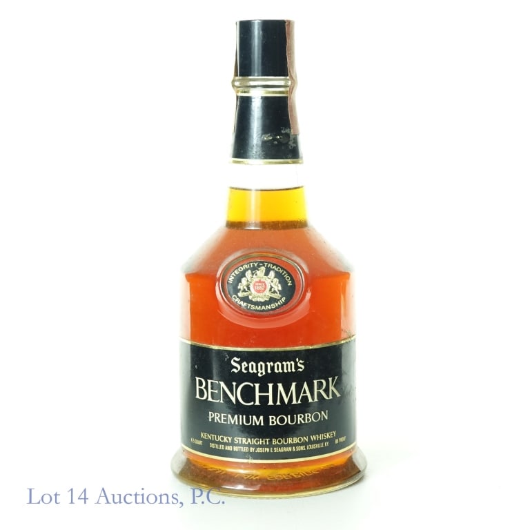Seagram's Benchmark Bourbon (1960s / 70s): Seagram's Benchmark premium Kentucky straight bourbon whiskey. 86 proof. 4/5 quart. Series 112 (Internal Revenue) tax strip (1960 - 1977).
