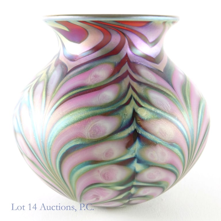 Daniel Lotton Glass Iridized Pink Fern Vase Signed: Daniel Lotton (b. 1963) iridized pink fern art glass vase. Signed on bottom by Daniel Lotton, Charles Lotton's son, dated 2011. 6.75" tall. 5" diameter across mouth. Approximately 7" diameter across b