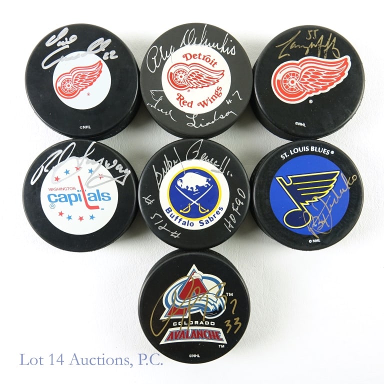 Autographed Hockey Pucks (8): 8 autographed ice hockey pucks: Detroit Red Wings Alex Delvecchio (1977 Hof) & Ted Lindsay (1966 HoF) double signed puck ***** Larry Murphy (2004 HoF) signed Detroit Red Wings puck ***** Dino Ciccarel