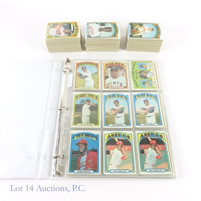 1972 Topps MLB Baseball Partial Card Set (300+): 1972 Topps MLB Baseball Partial Card Set (300+ Cards Total). Features Hall Of Famers: Carlton Fisk (Rookie Card), Hank Aaron, Willie Mays, Carl Yastrzemski, (2x) Frank Robinson, Bob Gibson, (2x) Joe M