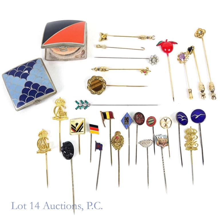 18k Gold Pin, Hat Pins & Compacts (+25): 1 - 18k Yellow Gold Pin - .84g (.54dwt). Hat Pins & Compacts (+25). Some of the items include: Two Norida art deco powder compacts, one with powderpuff. Brooches ranging from decorative, royal, Maltes