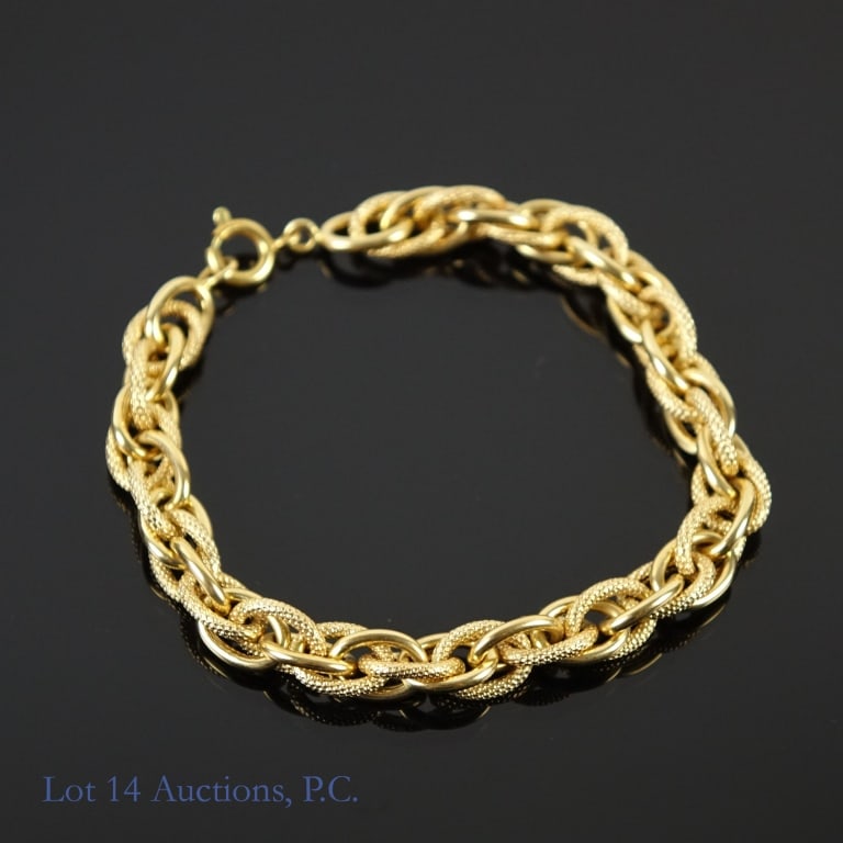 18k Y Gold Chain 7.5 Inch Bracelet: 18 karat yellow gold chain bracelet. Clasp is marked "750", and this electronically tests at 18 karat gold. Approximately 7.5" long. 12.1 grams. In a box from Astwood-Dickinson Jewelers of Hamilton, B