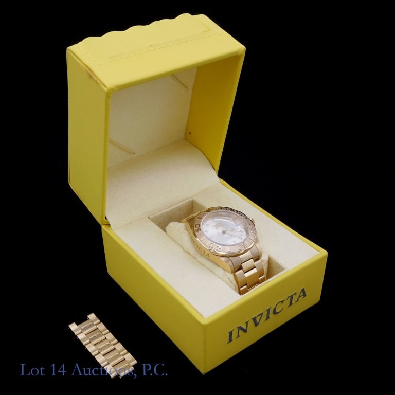 Invicta Pro Diver Men #9010: Invicta Pro Diver Men #9010. Watch comes in original case with excess band. Appears new or like new. Watch is running and keeping time. Some scuffing on case. Case Size: 40mm. Case Material: Stainless