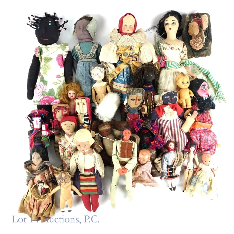 Carved, Crafted & Vintage Dolls (+20): Carved, Crafted & Vintage Dolls (+20). Large collection of dolls from multiple mediums and ages. Wear and tear appropriate with age and use. See photos for more details.