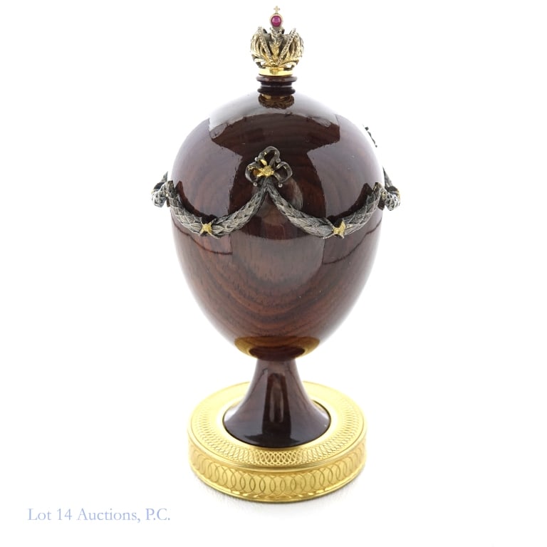 Theo Faberge(1922-2007) Swag Egg, Limited #187/750: Theo Faberge(1922-2007) Swag Egg, Limited #187/750. St. Petersburg Collection "The Swag Egg" by Theo Faberge with COA #187 / 750 and display case. Stand in case shows wear, scuff marks on rear of disp