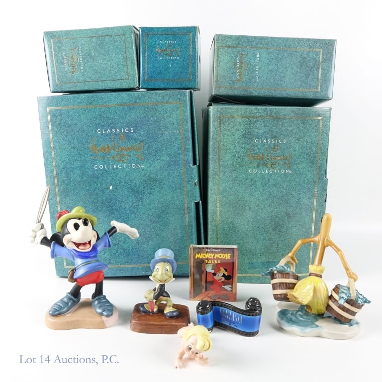 Walt Disney Classics Figurines (5): 5 figurines from the Walt Disney Classics Collection "Fantasia" Series and the 1993 Walt Disney Collectors Society. All come with original boxes and Certificates of Authenticity. Includes: Mickey Mous