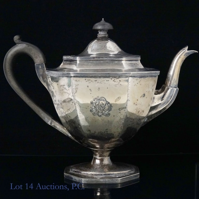 Sheffield Sterling Silver Tea Pot Thomas Bradbury: Sheffield Sterling Silver Tea Pot, Likely Thomas Bradbury & Sons Ltd, 1906. Please see pictures for condition, details and hallmarks. Monogrammed with "D" and "R" (our best guess!). Wood handle and fi