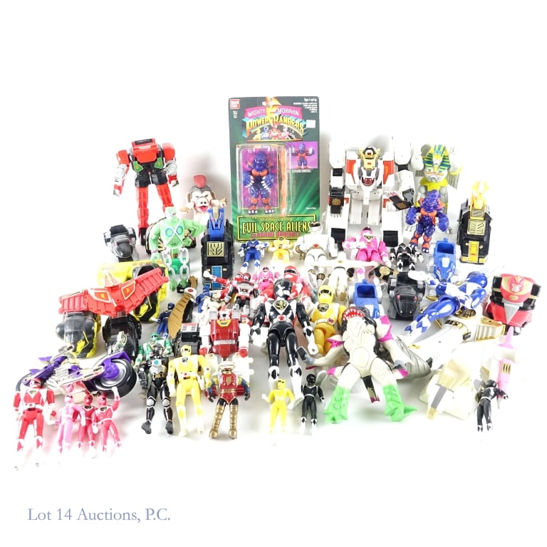 Large Lot of Power Rangers (13 lbs): Large Lot of Power Rangers (13 lbs). Hefty collection of loose Power Rangers items. Includes one (1) Clawing Dramole NIB. Over thirteen (13) pounds of Bandai action! Items show wear and tear consisten