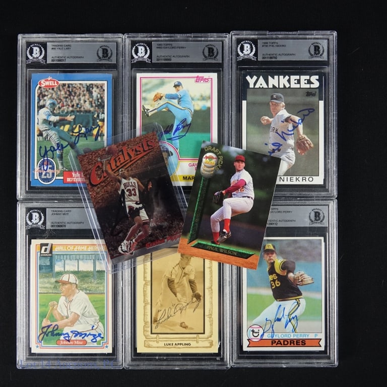 Autographed Baseball Cards (Beckett): 1979 Topps #321 Gaylord Perry Beckett authentic autograph *** 1983 Topps #463 Gaylord Perry Beckett authentic autograph *** 1983 Donruss Hall of Fame Heroes #10 Johnny Mize Beckett authentic autograph