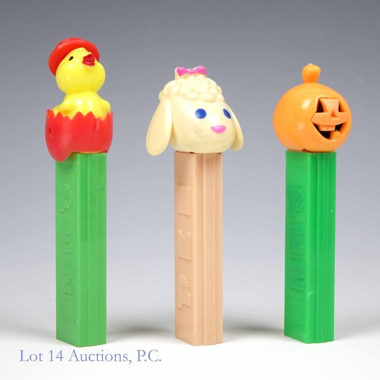 PEZ Disp, Easter & Halloween, 2.6-3.9, Austria (3): PEZ, Easter & Halloween, 2.6-3.9, Austria (3). Collection of PEZ dispensers. Unless otherwise noted all dispensers: No feet, working springs, stable heads, Made in Austria. Easter Lamb, 3.410.455, Pin