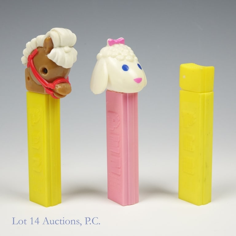 PEZ Dispenser, Regular, Pony, Lamb, 2.6-4.9 (3): PEZ, Regular, Pony, Lamb, 2.6-4.9 (3). Collection of PEZ dispensers. Unless otherwise noted all dispensers: No feet, working springs and stable heads. Regular Yellow, 4.966.305, Light scuffs, Made in