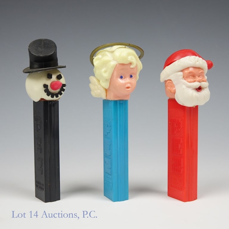PEZ, Santa, Angel, Frosty 2.6-3.4, Austria (3): PEZ, Santa, Angel, Frosty 2.6-3.4, Austria (3). Collection of PEZ dispensers. Unless otherwise noted all dispensers: No feet, working springs, stable heads, Made in Austria. Santa, 2.620.061, Red stem