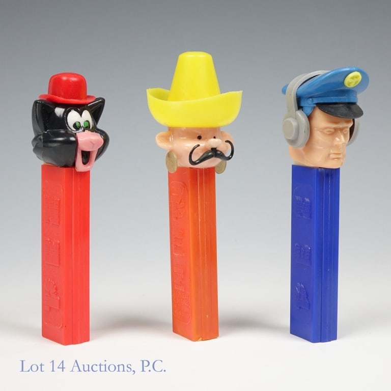 PEZ Dispenser, Pilot, Puzzy, Mexican, 2.6-3.8 (3): PEZ, Pilot, Puzzy, Mexican, 2.6-3.8 (3). Collection of PEZ dispensers. Unless otherwise noted all dispensers: No feet, working springs, stable heads. Puzzy Cat with Derby, 2.620.061, Made In Austria,