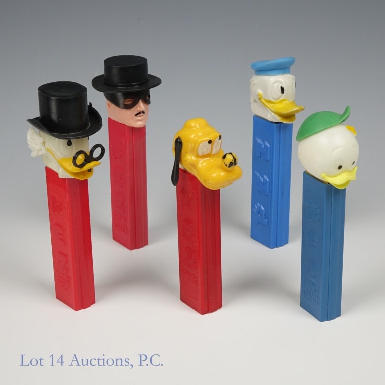 PEZ, Louie, Pluto, Zorro, Donald, Scrooge (5).: PEZ, Louie, Pluto, Zorro, Donald, Scrooge (5). Collection of Walt Disney PEZ dispensers. Unless otherwise noted all dispensers: No feet, working springs, stable heads. Louie (nephew of Donald), 3.942.